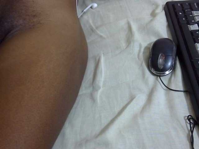 Cuteavril live cam on BongaCams