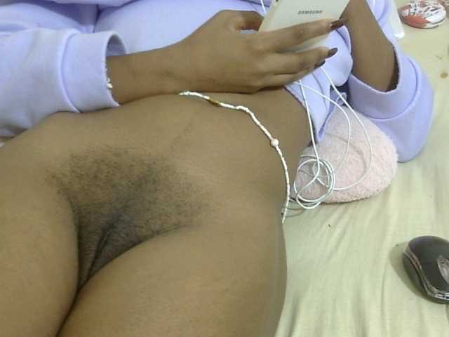 Cuteavril live cam on BongaCams