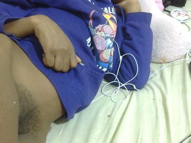 Cuteavril live cam on BongaCams