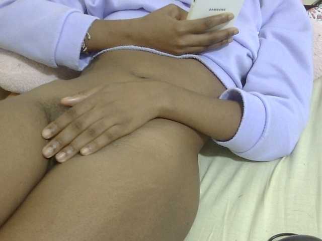 Cuteavril live cam on BongaCams
