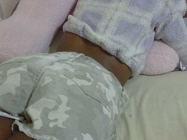 Cuteavril live cam on BongaCams