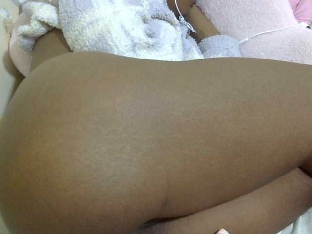 Cuteavril live cam on BongaCams