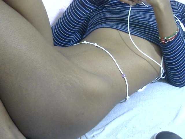 Cuteavril live cam on BongaCams