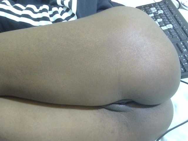 Cuteavril live cam on BongaCams