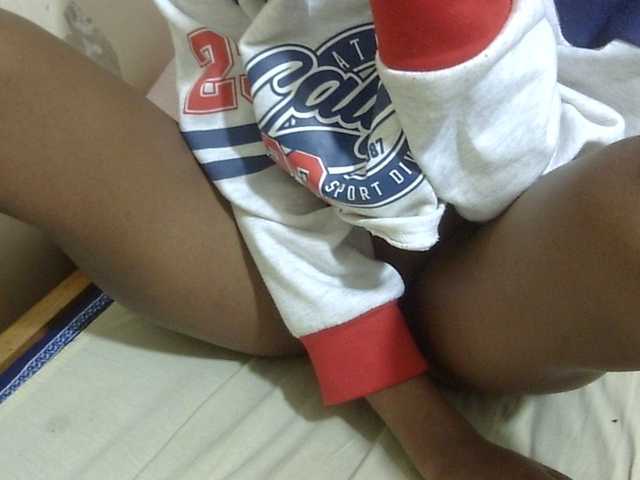 Cuteavril live cam on BongaCams