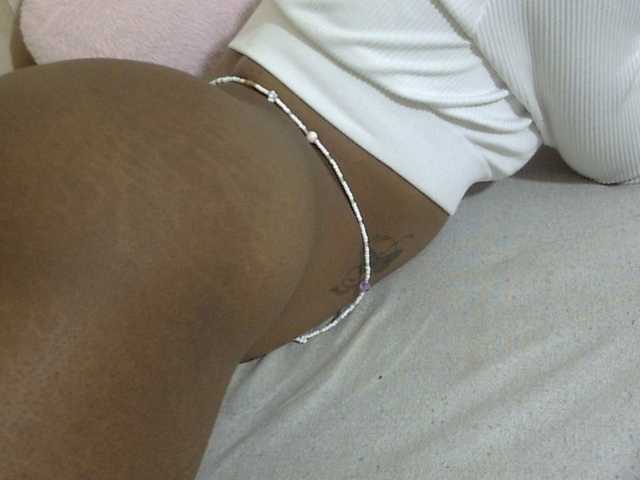 Cuteavril live cam on BongaCams