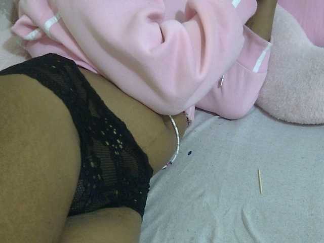 Cuteavril live cam on BongaCams