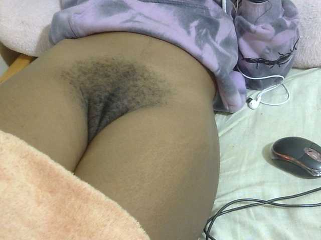 Cuteavril live cam on BongaCams