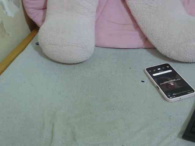 Cuteavril webcam