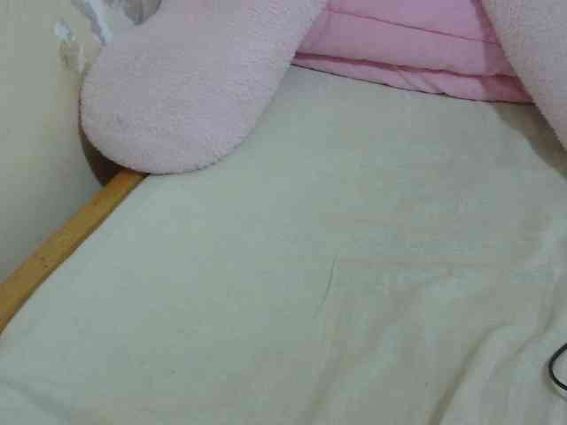 Cuteavril webcam