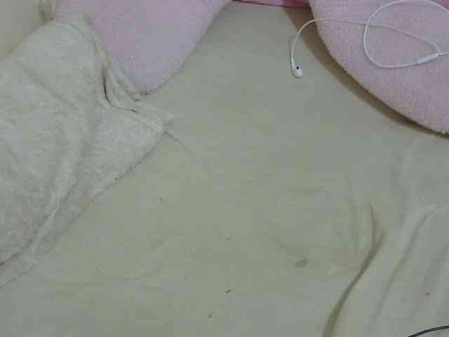 Cuteavril webcam