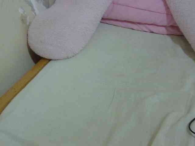 Cuteavril webcam
