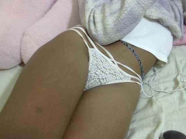 Cuteavril webcam