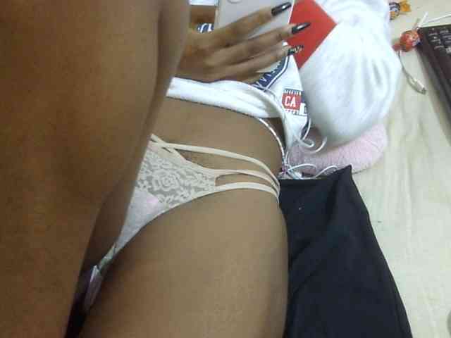 Cuteavril webcam
