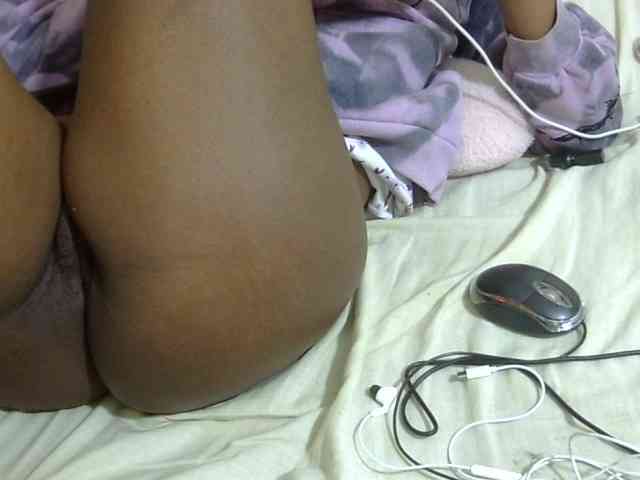 Cuteavril webcam