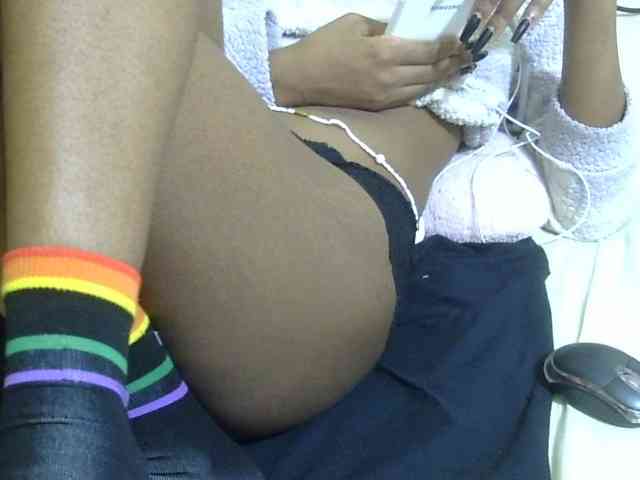 Cuteavril webcam
