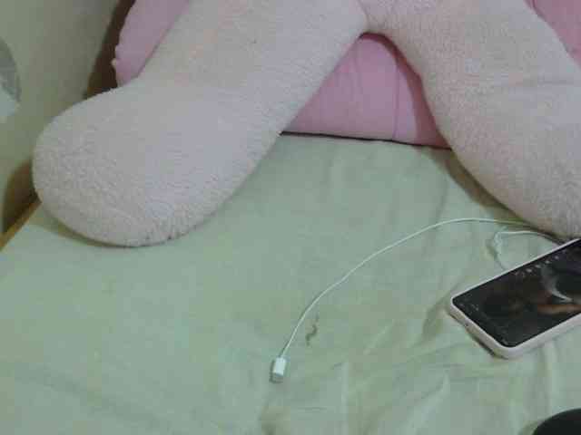 Cuteavril webcam