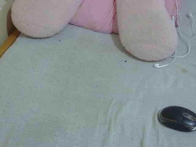 Cuteavril webcam