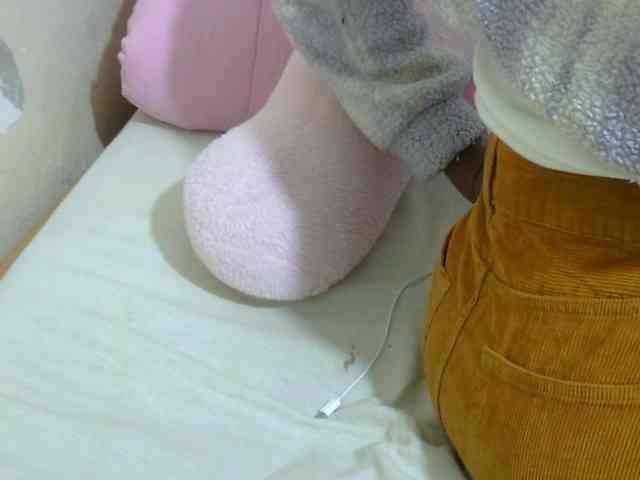 Cuteavril webcam