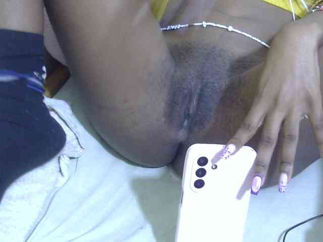 Cuteavril webcam