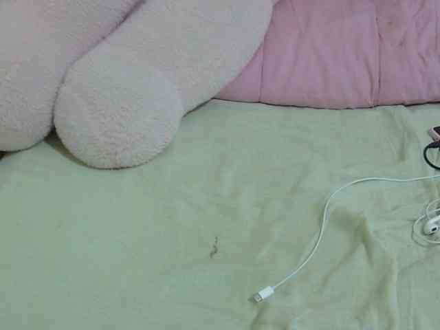 Cuteavril webcam