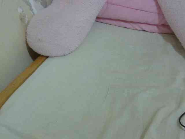 Cuteavril webcam