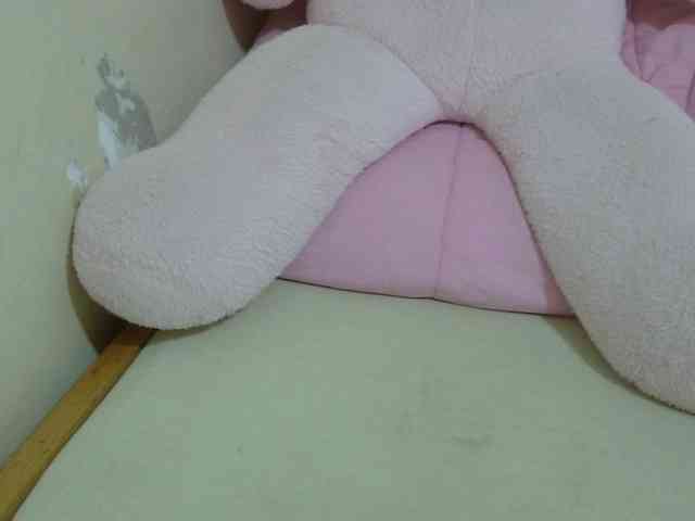 Cuteavril webcam