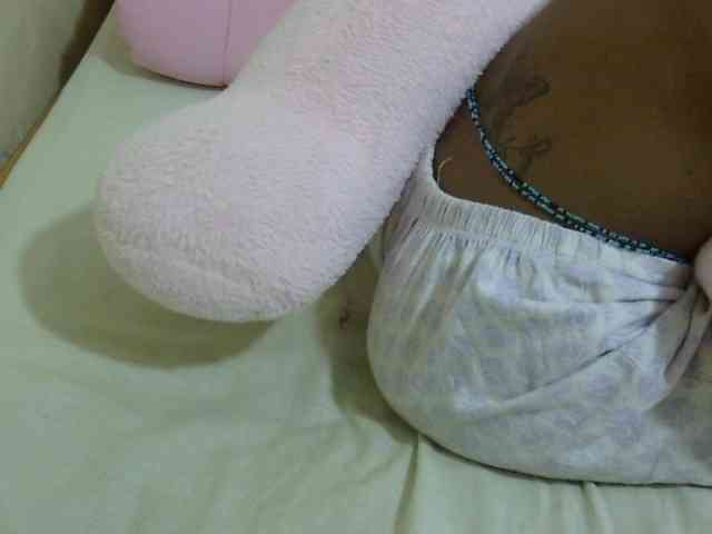 Cuteavril webcam