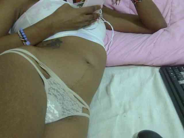 Cuteavril webcam