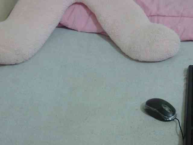 Cuteavril webcam