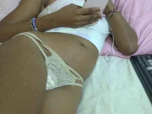 Cuteavril webcam