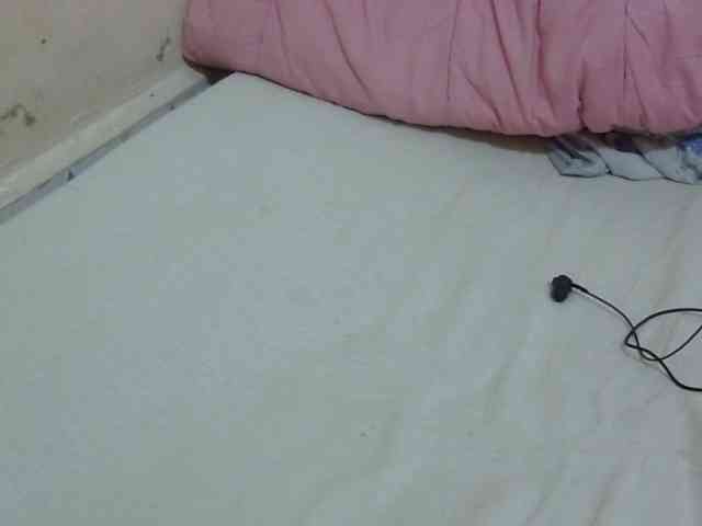 Cuteavril webcam