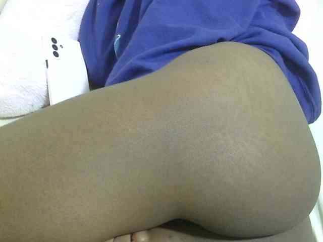 Cuteavril webcam