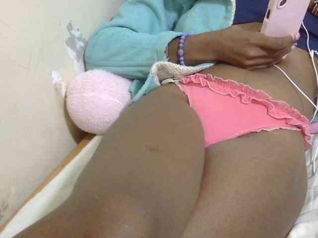 Cuteavril webcam