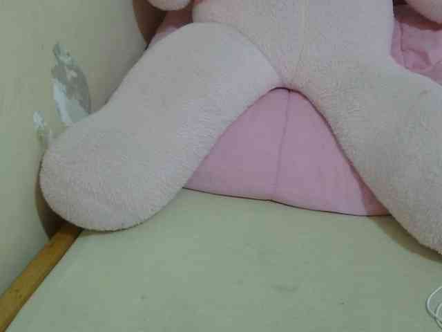 Cuteavril webcam