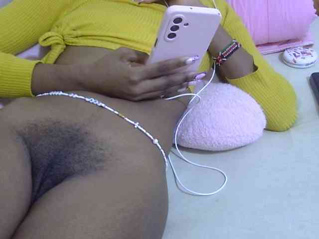 Cuteavril webcam