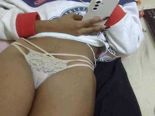 Cuteavril webcam