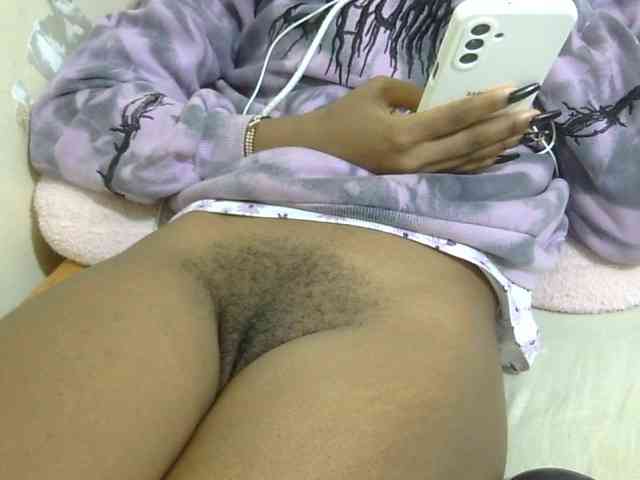 Cuteavril webcam