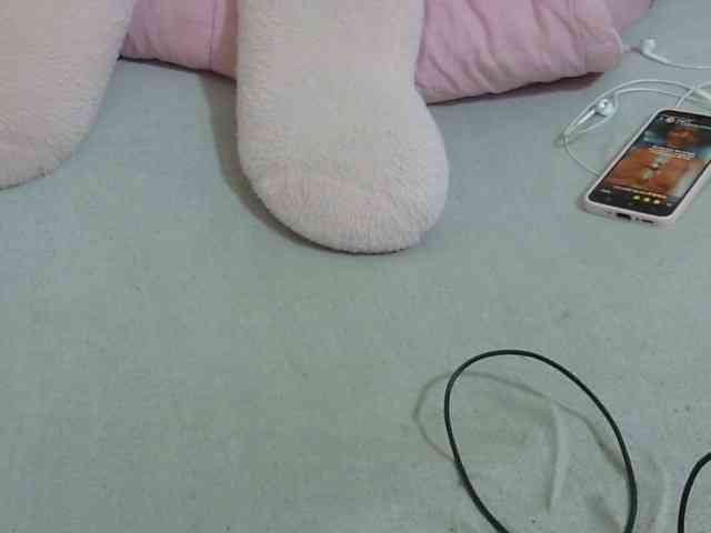 Cuteavril webcam