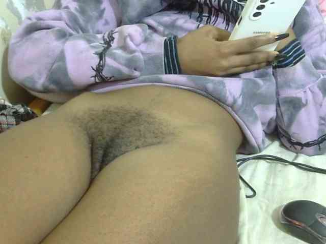 Cuteavril webcam