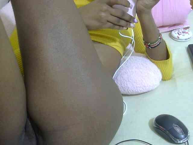 Cuteavril webcam