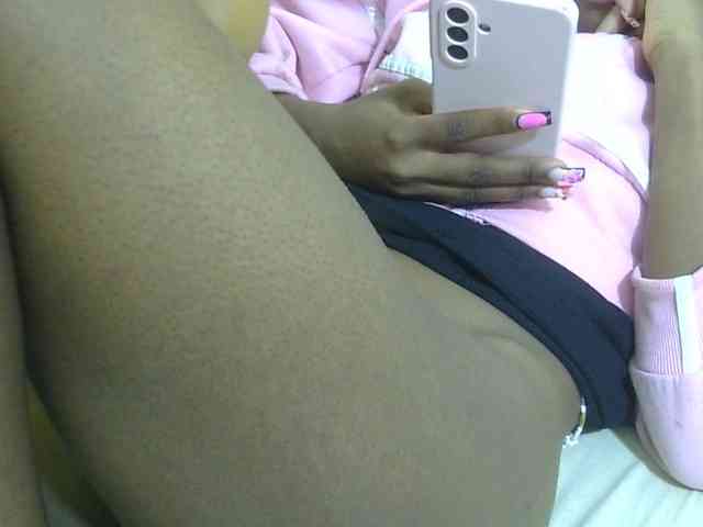Cuteavril webcam