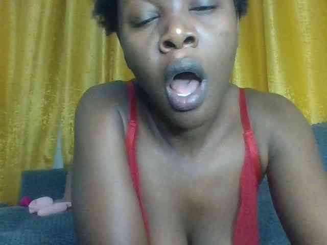 Chococreamm webcam