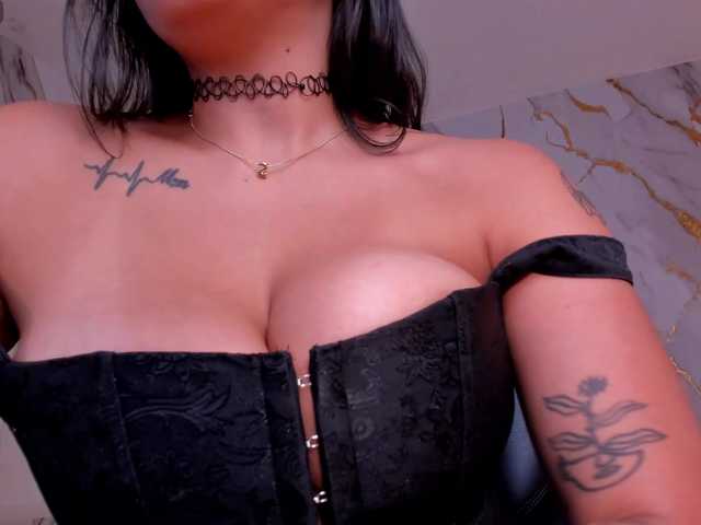 SarahYates's BongaCams show and profile