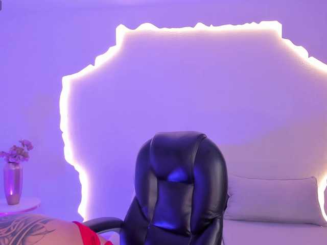 SarahYates Live Cam on BongaCams