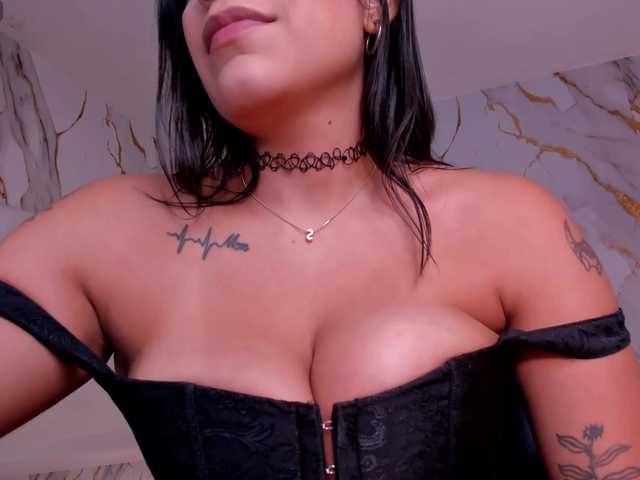 SarahYates's BongaCams show and profile