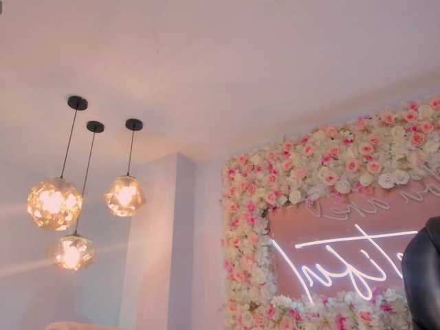 SarahYates's BongaCams show and profile