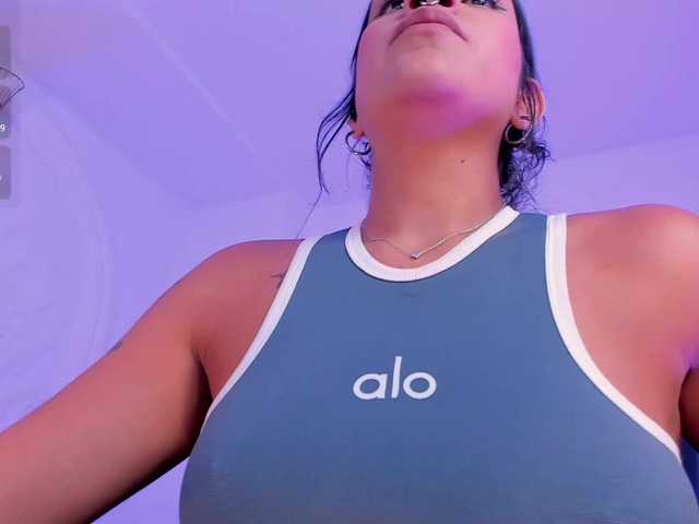 SarahYates live cam on BongaCams