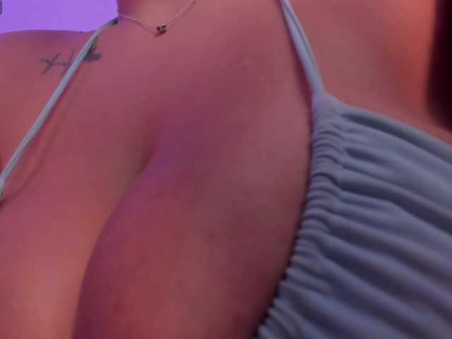 SarahYates live cam on BongaCams