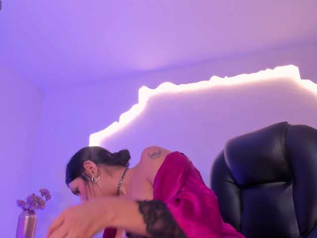 SarahYates live cam on BongaCams